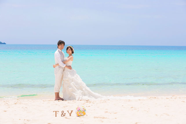 沖縄フォトウェディング先輩花嫁のふわふらプリンセスラインドレス