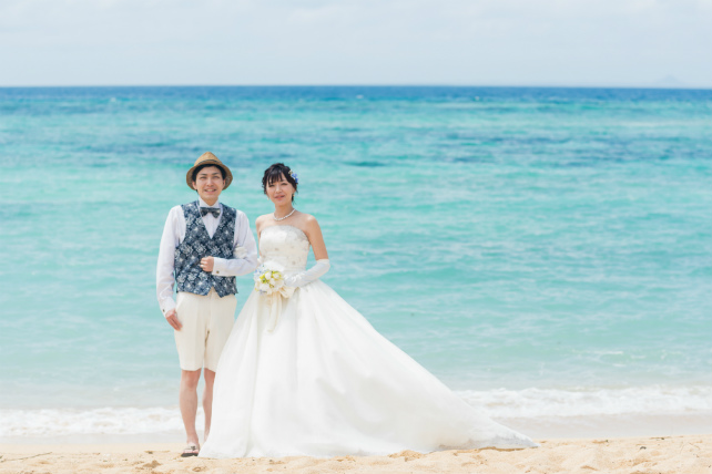 沖縄フォトウェディング先輩花嫁のAラインドレス