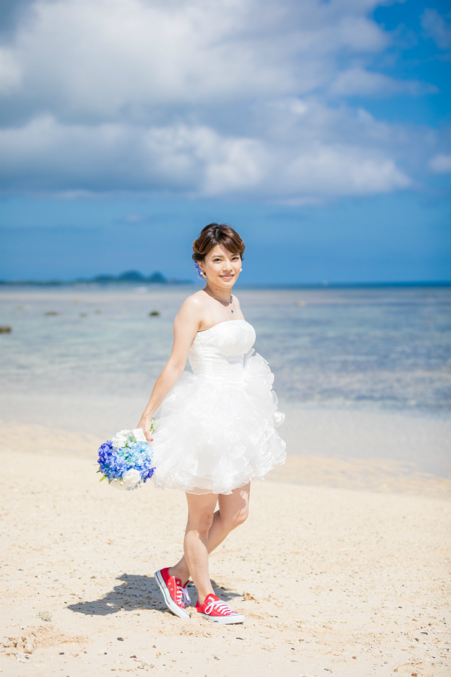 沖縄フォトウェディング先輩花嫁のミニドレス