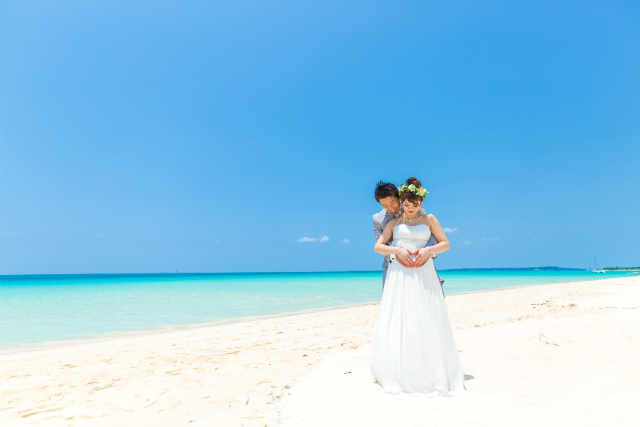 沖縄フォトウェディング先輩花嫁のマタニティエンパイアラインドレス