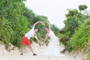 沖縄のビーチ脇にある自然の中でネイチャーフォトを撮影
