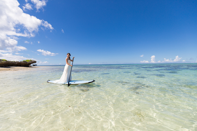 石垣島の天然ビーチは澄んだ遠浅の海が続く｜沖縄ウェディングオンライン