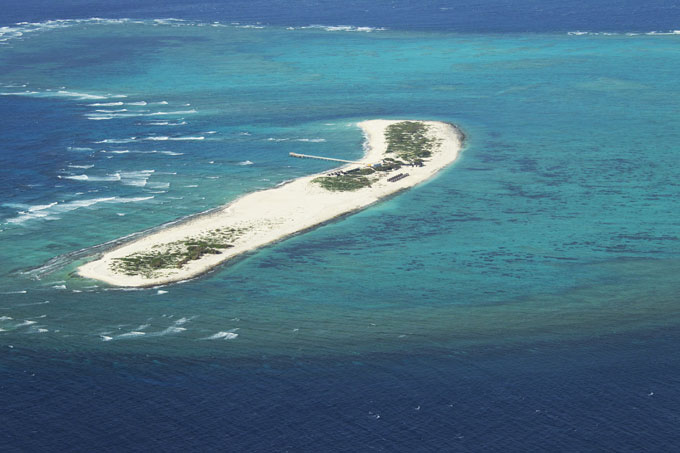 周囲をサンゴ礁に囲まれた海と砂浜だけの場所ナガンヌ島