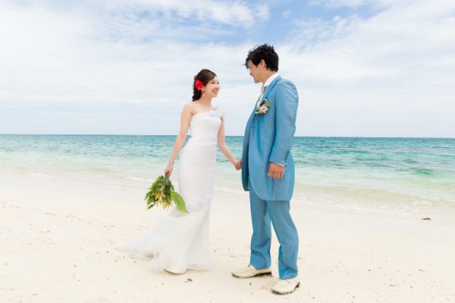 沖縄フォトウェディング先輩花嫁のマーメイドラインドレス