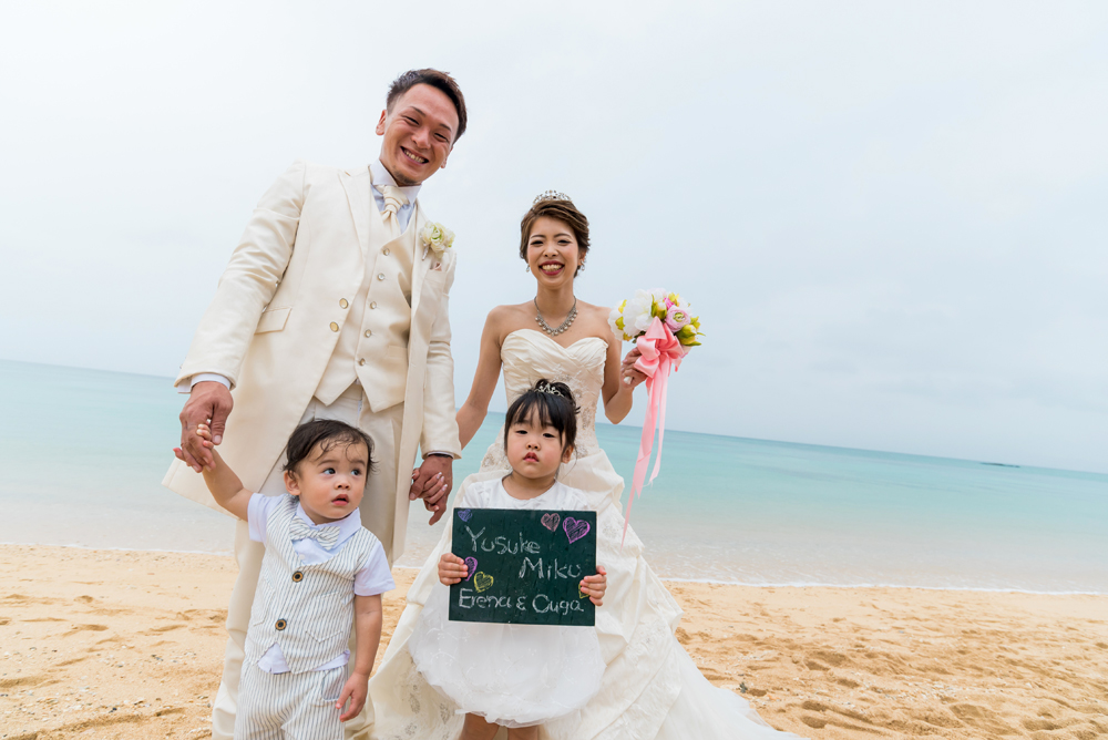 これで沖縄フォトウェディングは絶対成功 新郎の衣装とシーンやポーズ134選 沖縄ウェディングオンライン