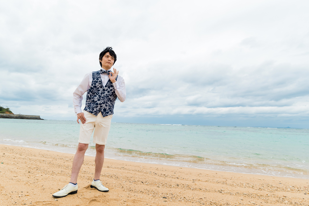 これで沖縄フォトウェディングは絶対成功 新郎の衣装とシーンやポーズ134選 沖縄ウェディングオンライン